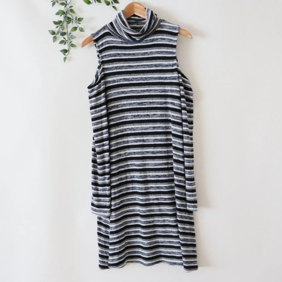 AEO Soft & Sexy Plush Cold Shoulder Striped Dress Size Medium - Picture 9 of 9